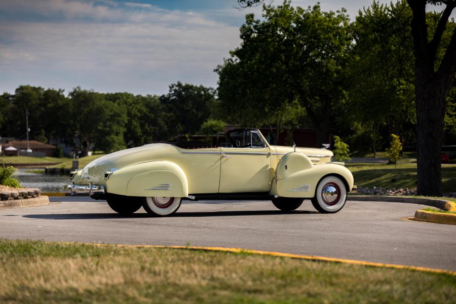  Cadillac V16 Convertible Coupe by Fleetwood 1938 года  (фото 30 из 42)